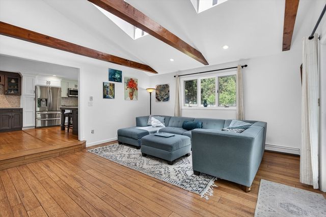 15 Lovejoy Rd, Andover, MA 01810