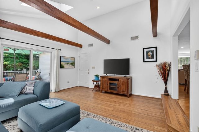 15 Lovejoy Rd, Andover, MA 01810