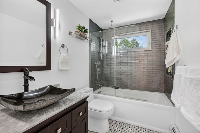 15 Lovejoy Rd, Andover, MA 01810
