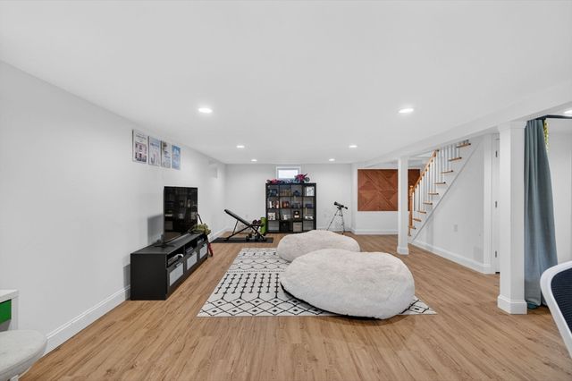 15 Lovejoy Rd, Andover, MA 01810