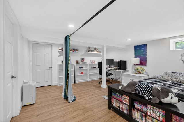 15 Lovejoy Rd, Andover, MA 01810