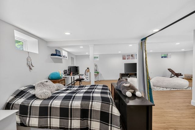15 Lovejoy Rd, Andover, MA 01810