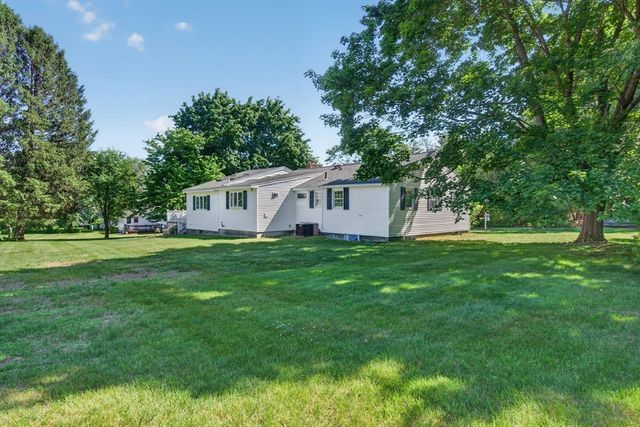 15 Lovejoy Rd, Andover, MA 01810