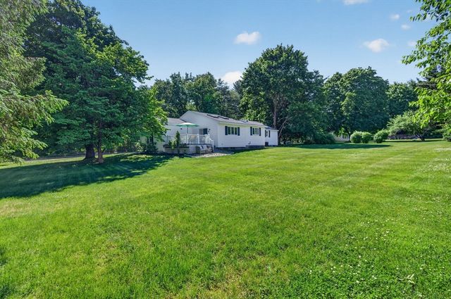 15 Lovejoy Rd, Andover, MA 01810