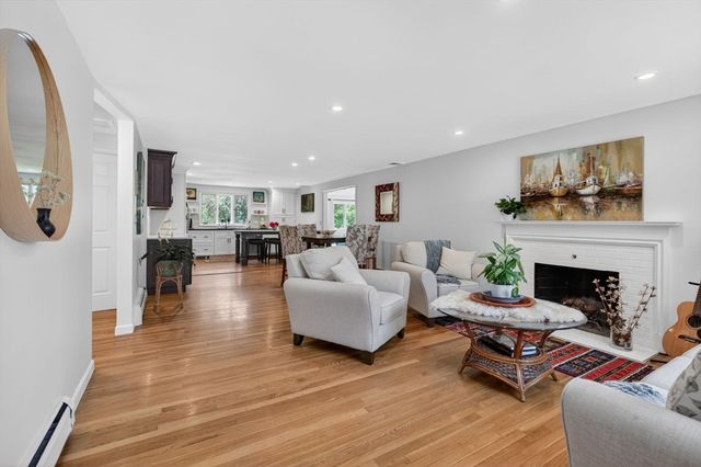 15 Lovejoy Rd, Andover, MA 01810