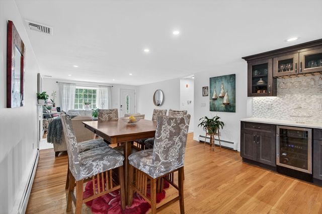 15 Lovejoy Rd, Andover, MA 01810