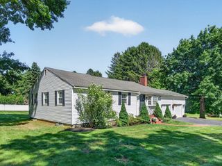 15 Lovejoy Rd, Andover, MA 01810