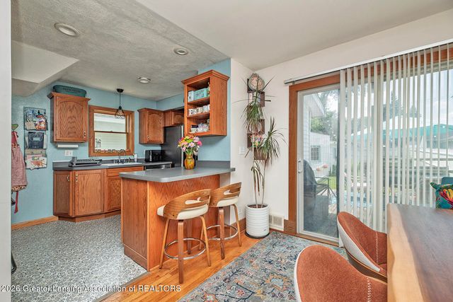 525 N Magnolia Avenue, Lansing, MI 48912