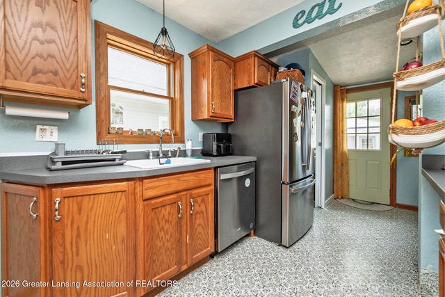 525 N Magnolia Avenue, Lansing, MI 48912