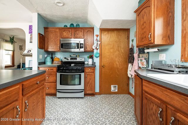 525 N Magnolia Avenue, Lansing, MI 48912