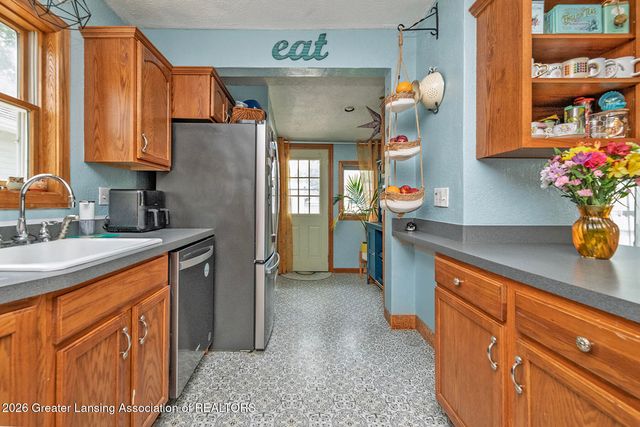 525 N Magnolia Avenue, Lansing, MI 48912
