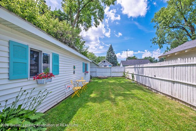 525 N Magnolia Avenue, Lansing, MI 48912