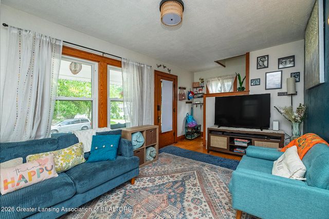 525 N Magnolia Avenue, Lansing, MI 48912
