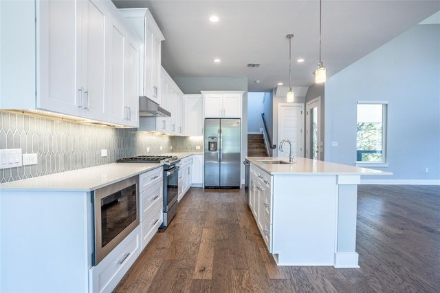 3018 Sunridge DR 4, Austin, TX 78741