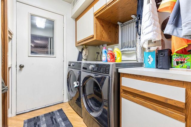1237 W NICOLET CIRCLE, Appleton, WI 54914