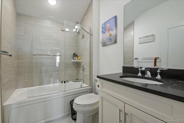 422 Marina Pointe Drive 422, East Rockaway, NY 11518