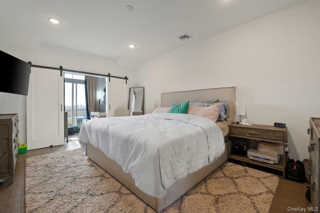 422 Marina Pointe Drive 422, East Rockaway, NY 11518