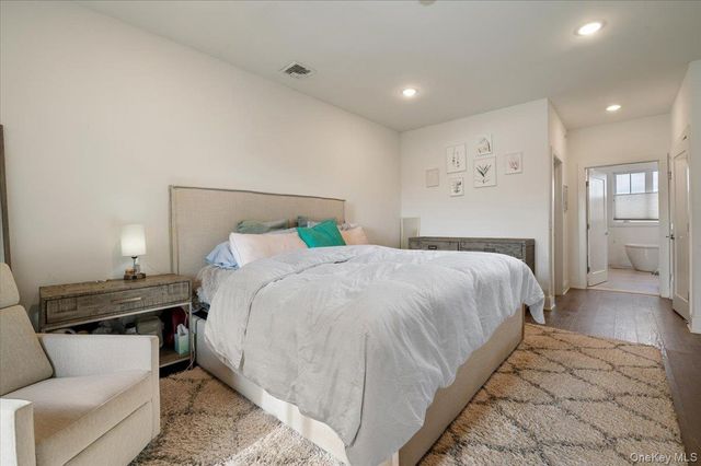 422 Marina Pointe Drive 422, East Rockaway, NY 11518