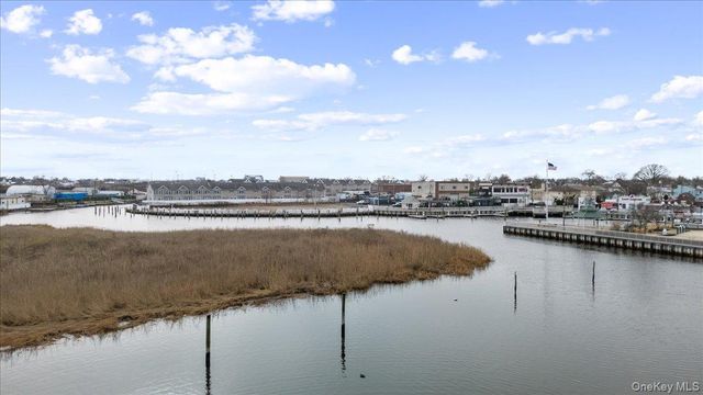 422 Marina Pointe Drive 422, East Rockaway, NY 11518