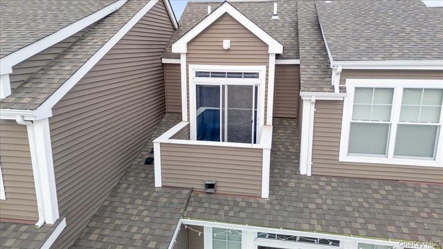 422 Marina Pointe Drive 422, East Rockaway, NY 11518