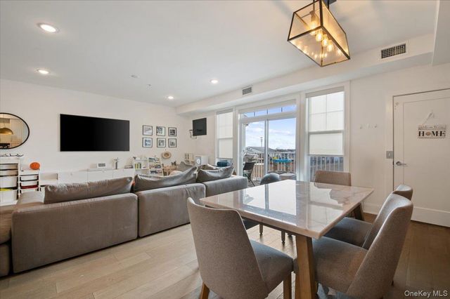 422 Marina Pointe Drive 422, East Rockaway, NY 11518