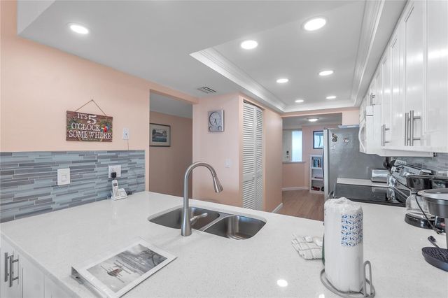 2600 GULF DRIVE N 12, Bradenton Beach, FL 34217