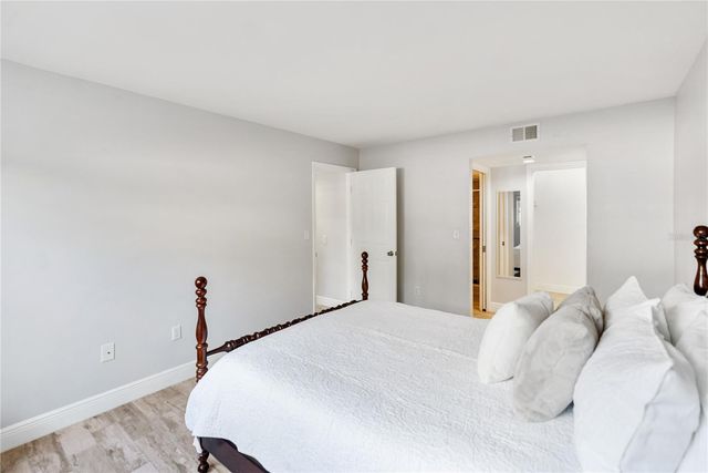 2401 CLUBHOUSE CIRCLE 102, Sarasota, FL 34232