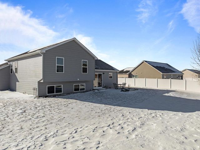 310 Phlilips AVENUE, Walworth, WI 53184