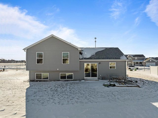 310 Phlilips AVENUE, Walworth, WI 53184