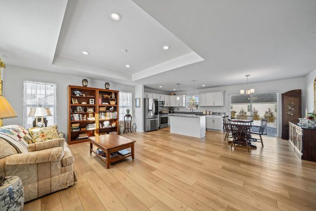 310 Phlilips AVENUE, Walworth, WI 53184