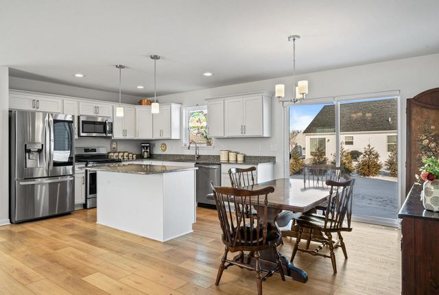 310 Phlilips AVENUE, Walworth, WI 53184