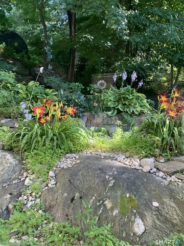 35 Cherokee Trail, Shelton, CT 06484