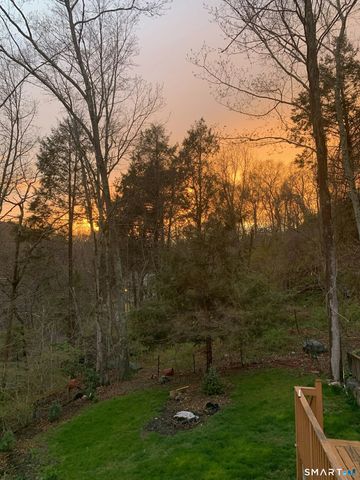 35 Cherokee Trail, Shelton, CT 06484