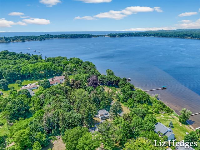 6285 S Shore, Whitehall, MI 49461