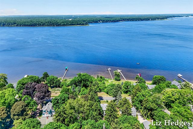 6285 S Shore, Whitehall, MI 49461