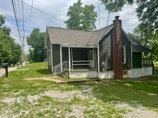 9852 N Knightsville Crawford Street, Brazil, IN 47834