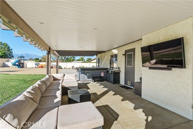 4725 Foxborough Court, Jurupa Valley, CA 92509