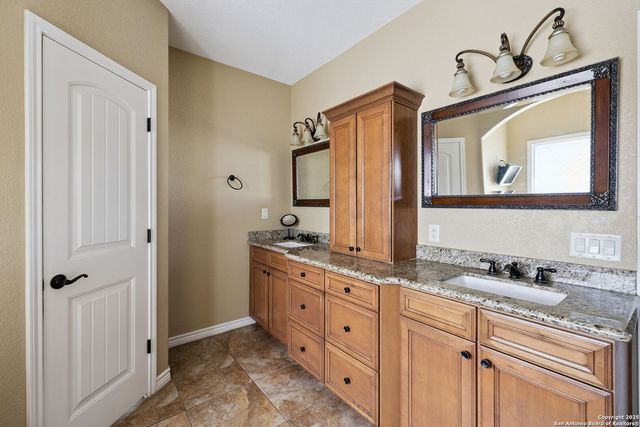 131 Scenic hills, La Vernia, TX 78121