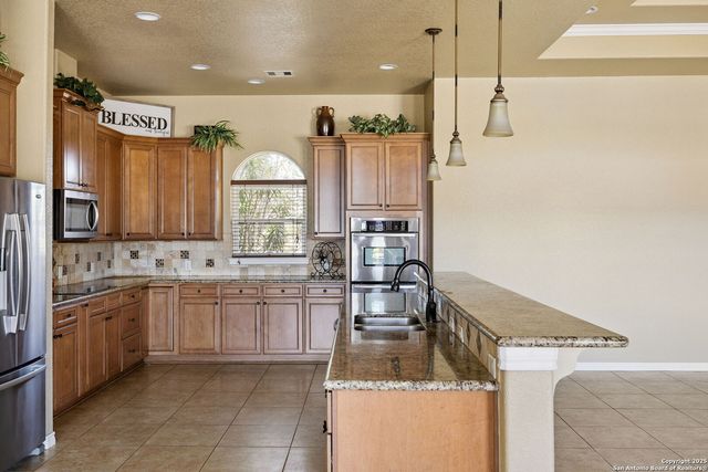 131 Scenic hills, La Vernia, TX 78121