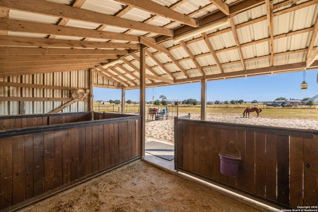 131 Scenic hills, La Vernia, TX 78121