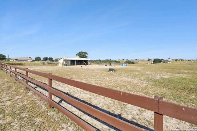 131 Scenic hills, La Vernia, TX 78121
