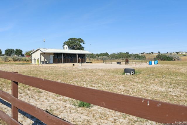 131 Scenic hills, La Vernia, TX 78121