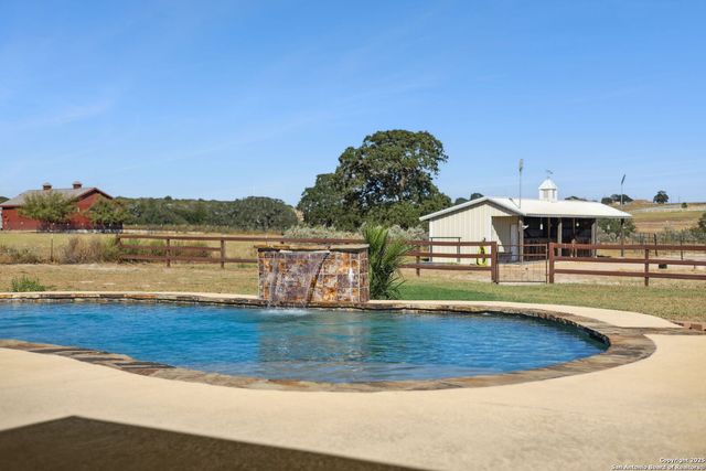 131 Scenic hills, La Vernia, TX 78121