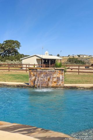 131 Scenic hills, La Vernia, TX 78121