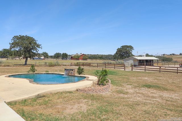 131 Scenic hills, La Vernia, TX 78121