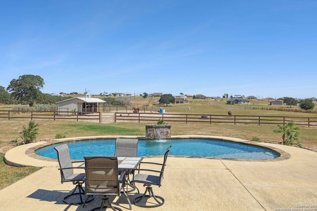131 Scenic hills, La Vernia, TX 78121