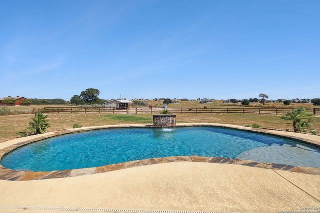 131 Scenic hills, La Vernia, TX 78121