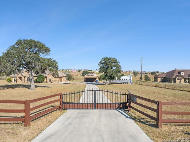131 Scenic hills, La Vernia, TX 78121