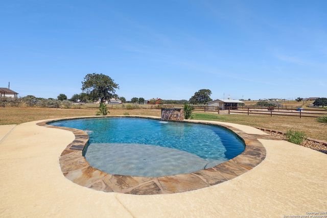 131 Scenic hills, La Vernia, TX 78121