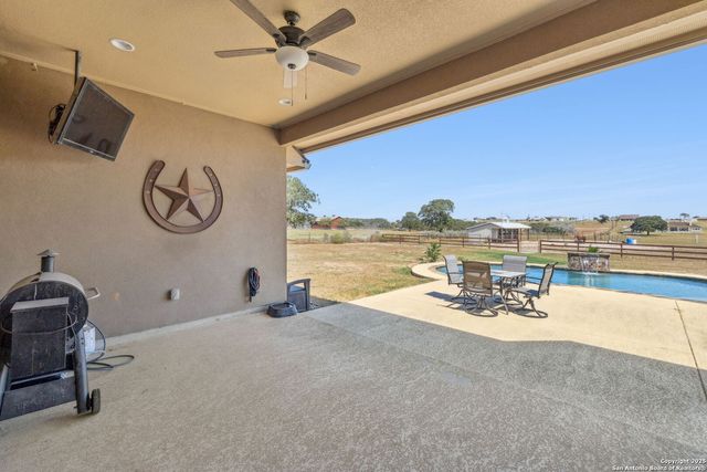 131 Scenic hills, La Vernia, TX 78121